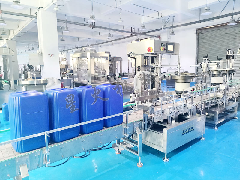 20KG化工溶液稱重灌裝機(jī)實(shí)拍